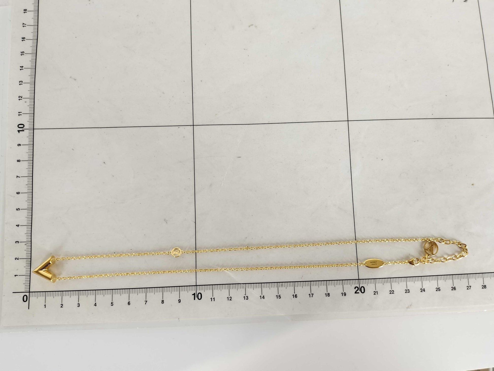 LOUIS VUITTON M61083 LOUIS VUITTON Essential V Gold Necklace M61083 Necklace
