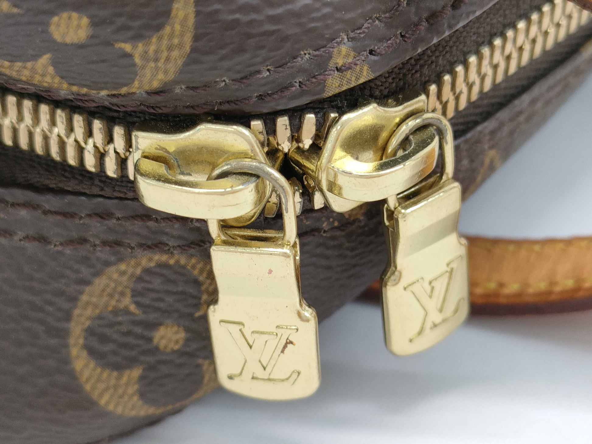 LOUIS VUITTON M47500 Spontini Leather Monogram Monogram AR0051 Handbag