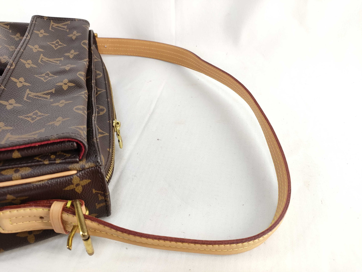 LOUIS VUITTON Monogram Louis Vuitton Monogram Viva Cite MM Shoulder Bag
