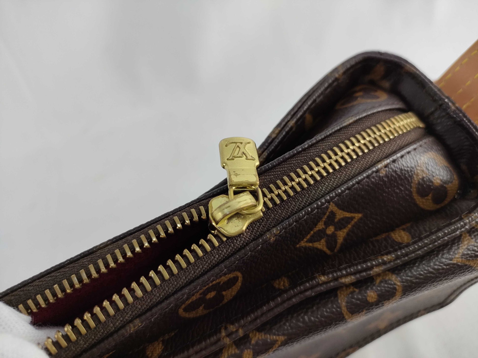 LOUIS VUITTON Monogram Louis Vuitton Monogram Viva Cite MM Shoulder Bag