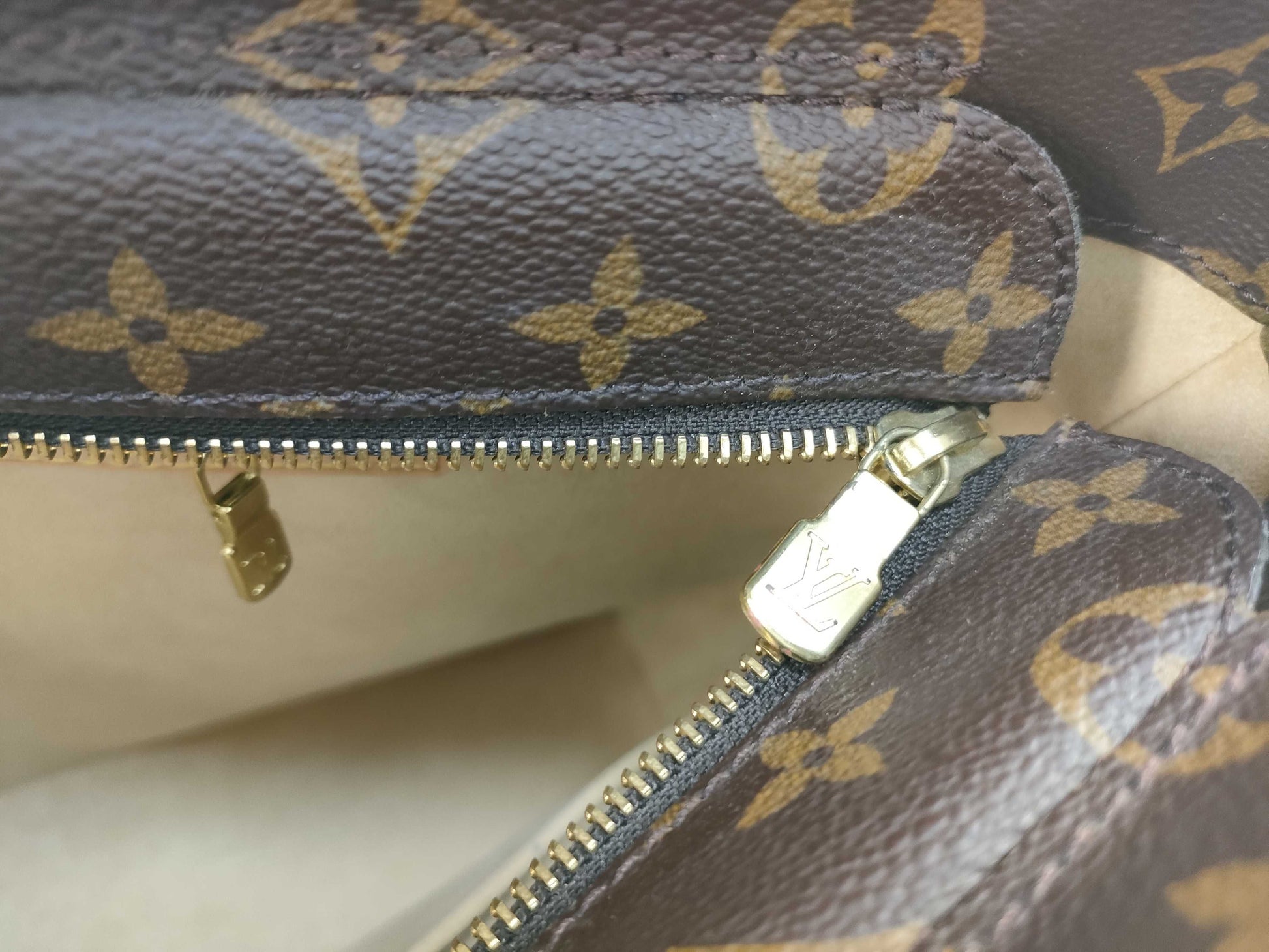 LOUIS VUITTON Monogram Louis Vuitton Monogram Tote Bag Tote Bag
