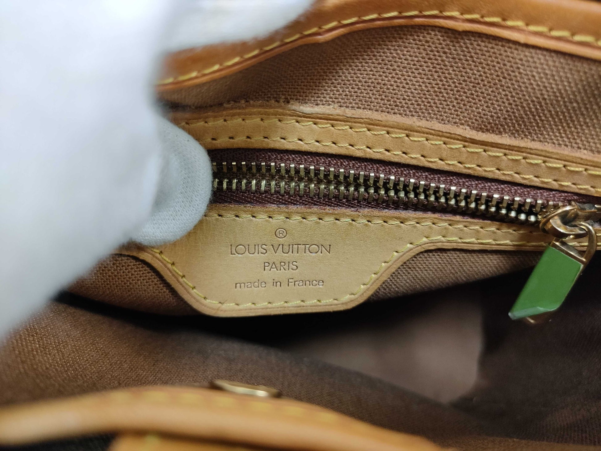 LOUIS VUITTON Monogram Louis Vuitton Monogram Handbag