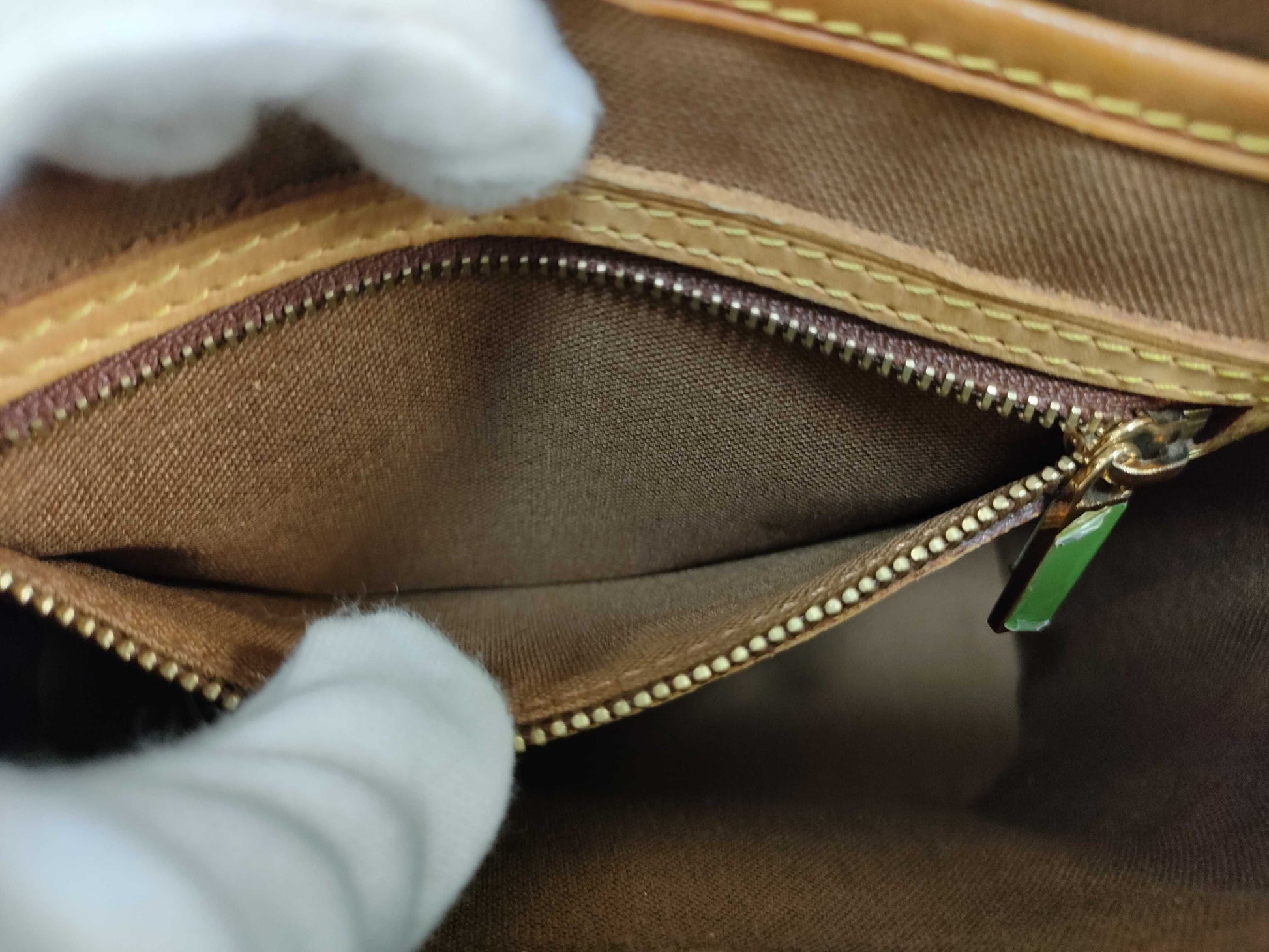 LOUIS VUITTON Monogram Louis Vuitton Monogram Handbag