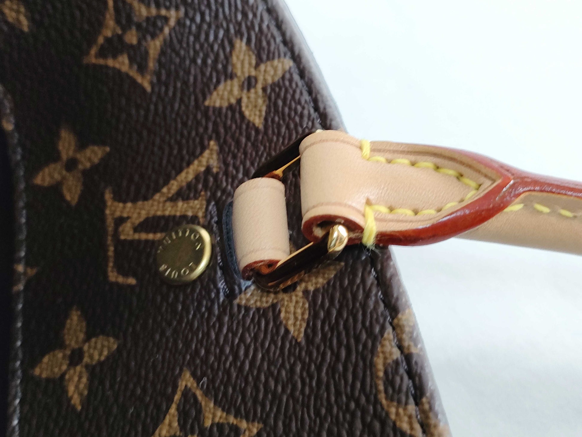 LOUIS VUITTON M41056 Monogram LOUIS VUITTON Monogram Louis Vuitton M41056 Montaigne MM Handbag Handbag