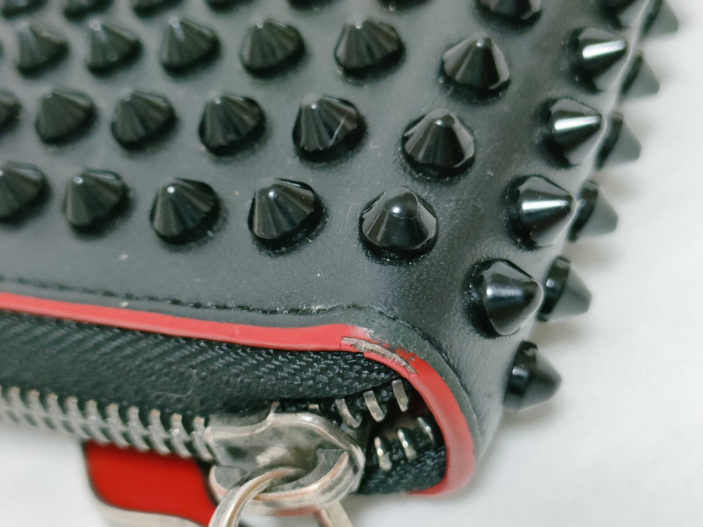 Christian Louboutin Long Wallet/Round Zipper/Panettone/Black Wallet
