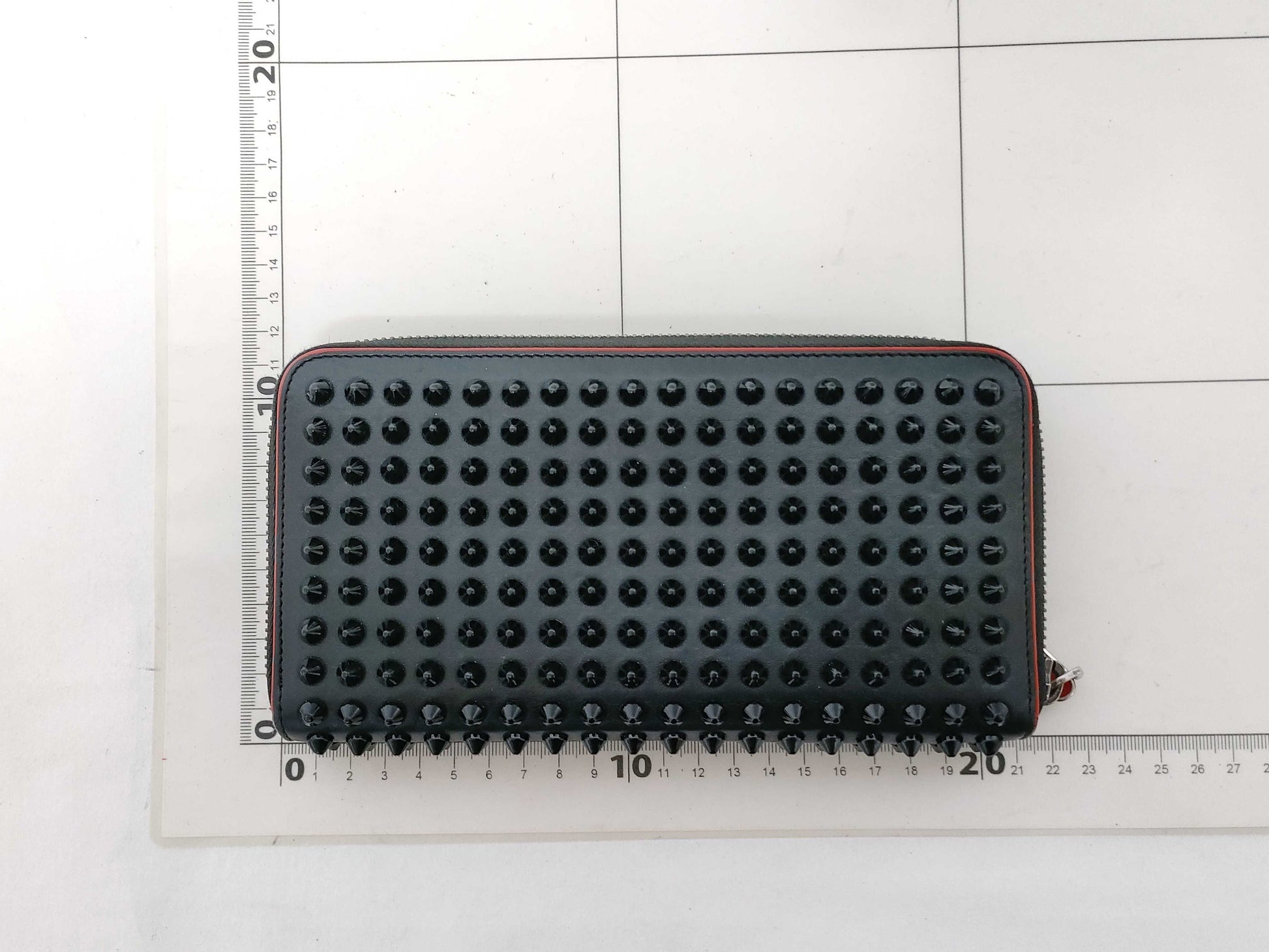 Christian Louboutin Long Wallet/Round Zipper/Panettone/Black Wallet