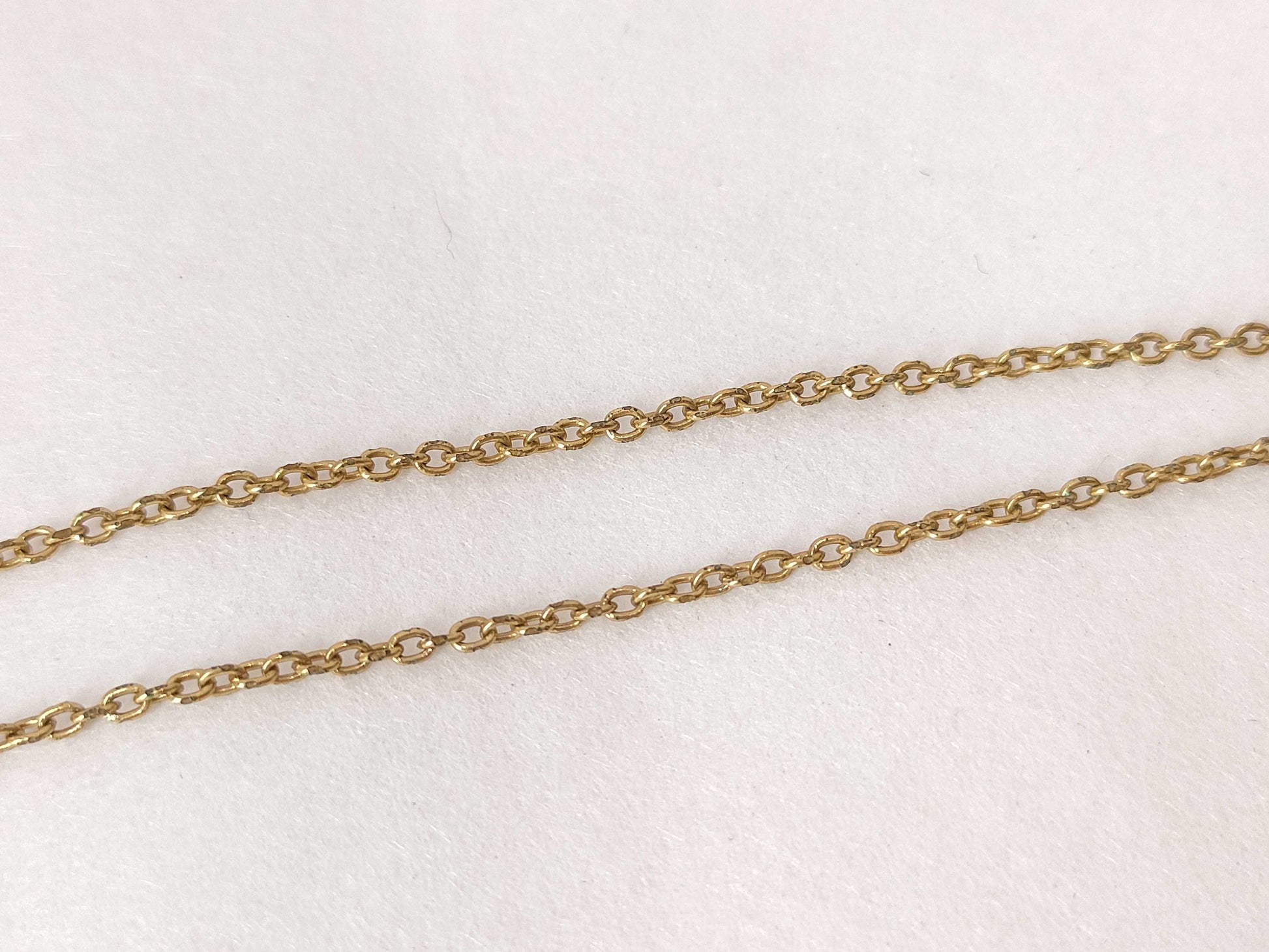 LOUIS VUITTON Essential V Necklace Necklace