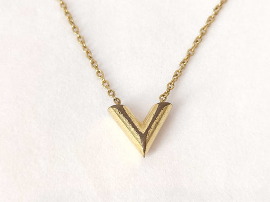 LOUIS VUITTON Essential V Necklace Necklace