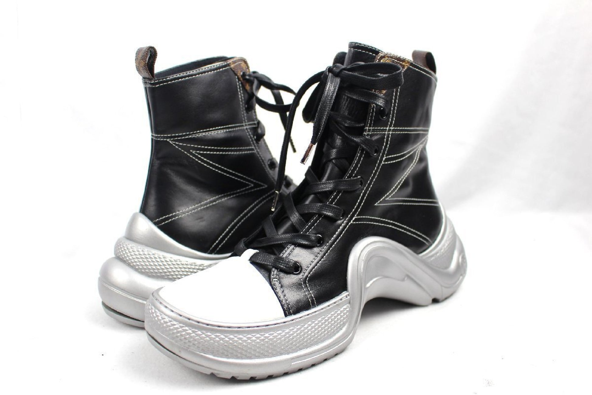 LOUIS VUITTON Arclight Line Sneakers Men's Size 42