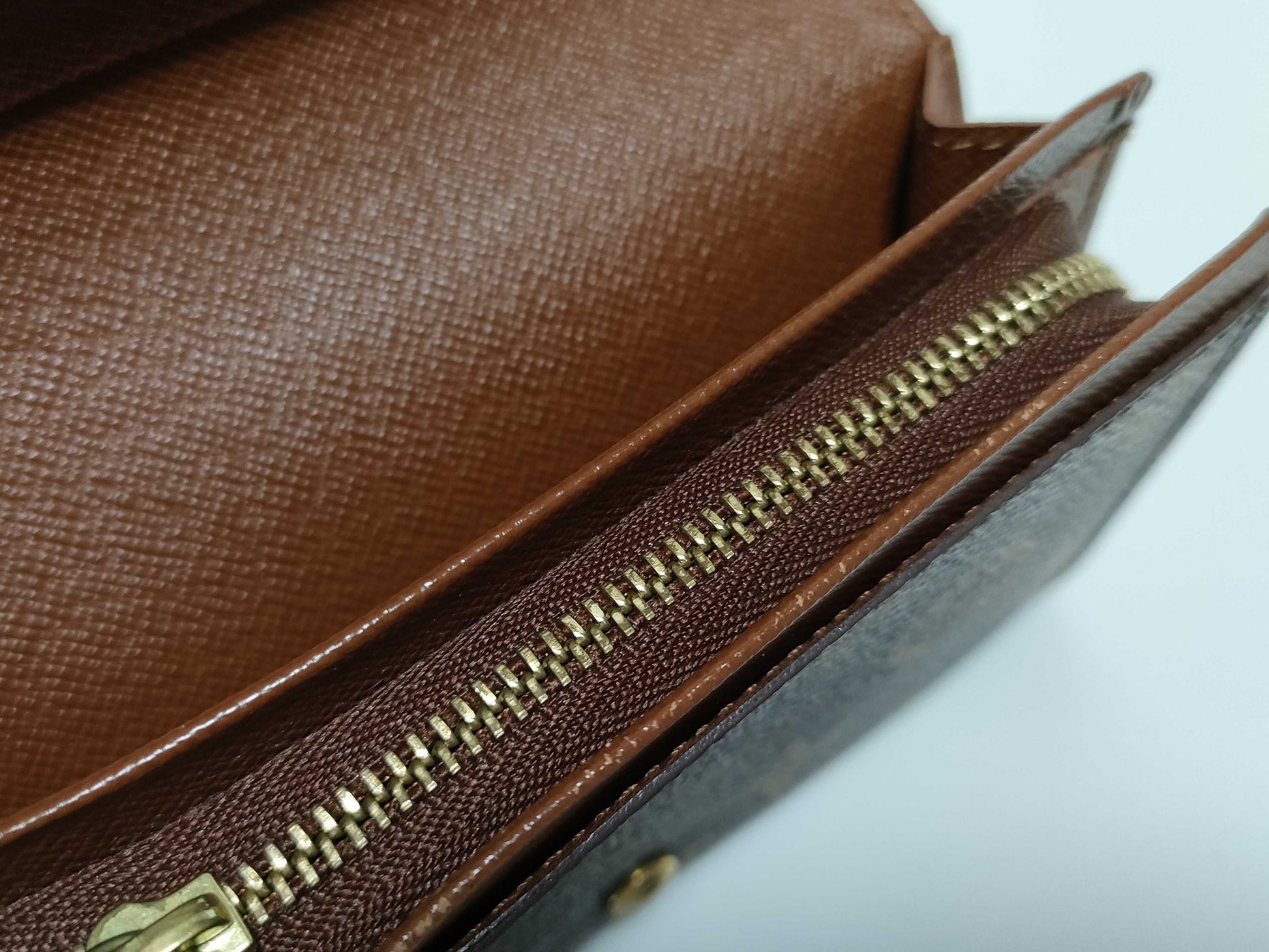 LOUIS VUITTON Monogram L-shaped zipper wallet