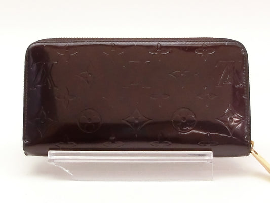 LOUIS VUITTON Vernis Amaranth Zippy Wallet