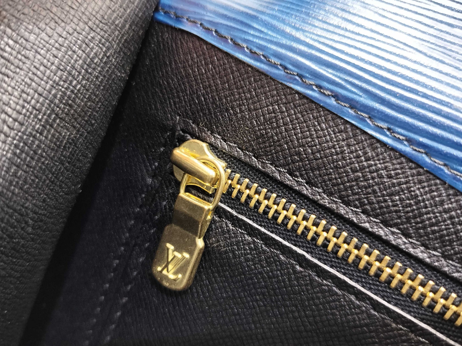 LOUIS VUITTON M52635 Epi Leather LV Art Deco M52635 Clutch Bag