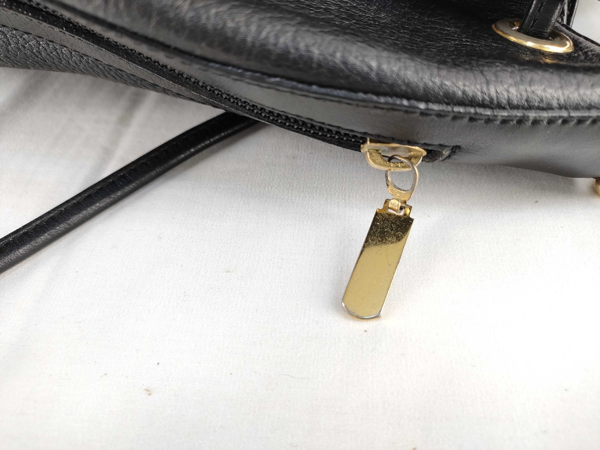 BURBERRY Drawstring Leather Shoulder Bag