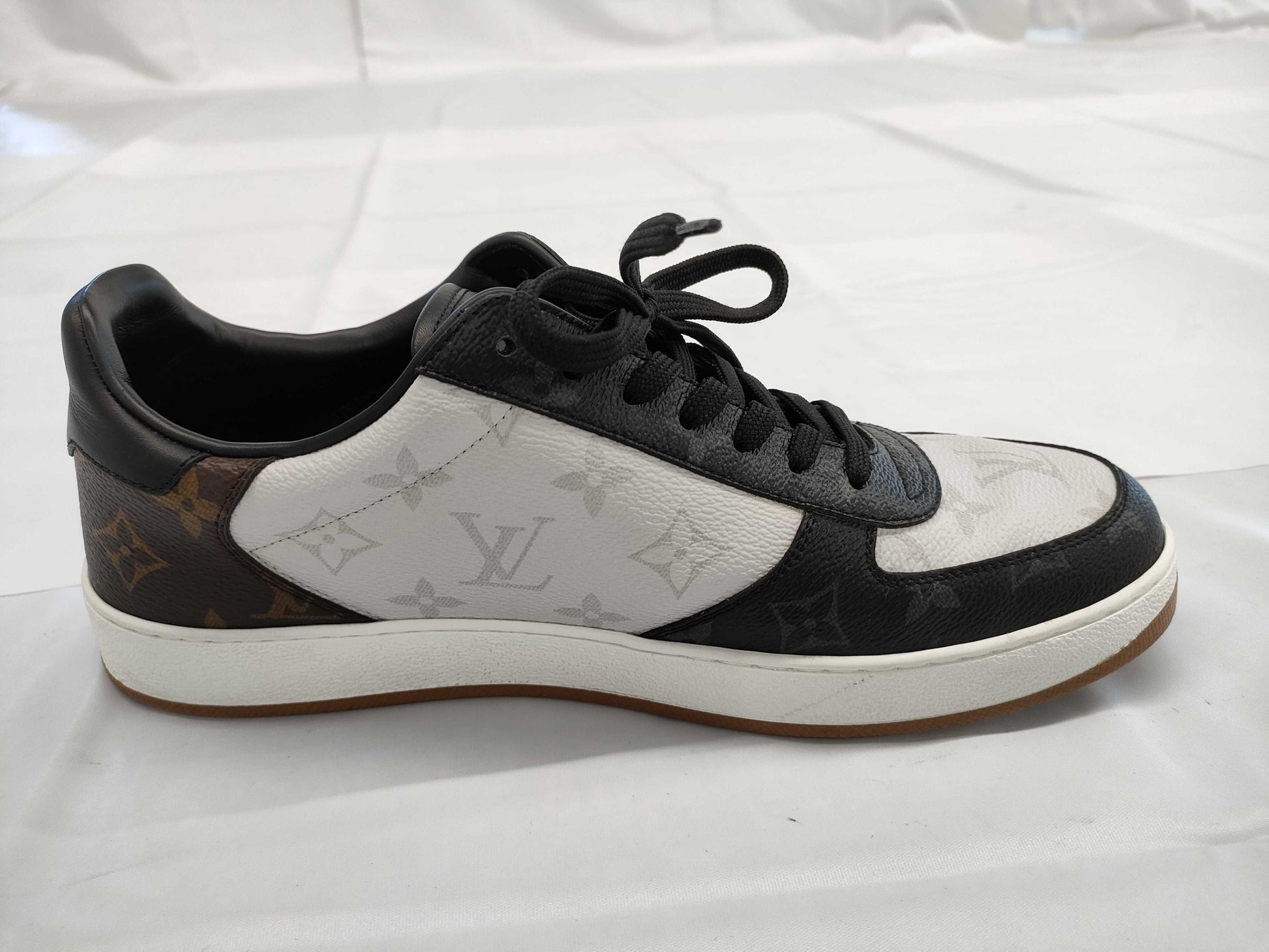 LOUIS VUITTON LOUIS VUITTON Men's Rivoli Monogram Sneakers Size 7 1/2