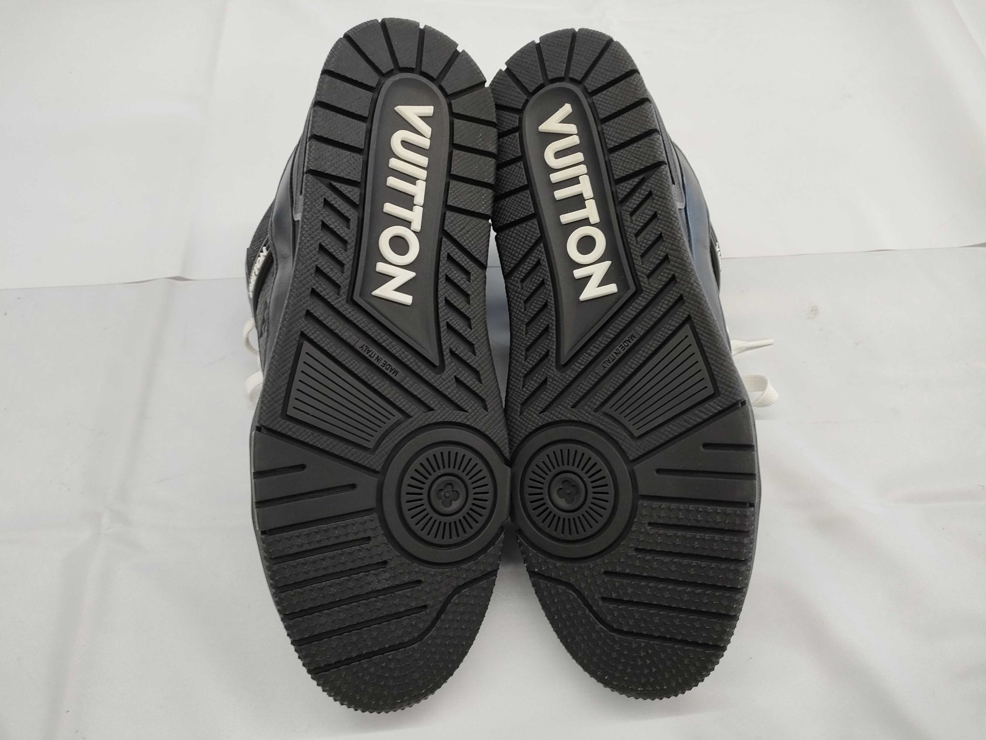 LOUIS VUITTON LOUIS VUITTON Men's Sneakers 1AARF2 Trainer Line Sneakers Monogram Size 7 1/2 Sneakers