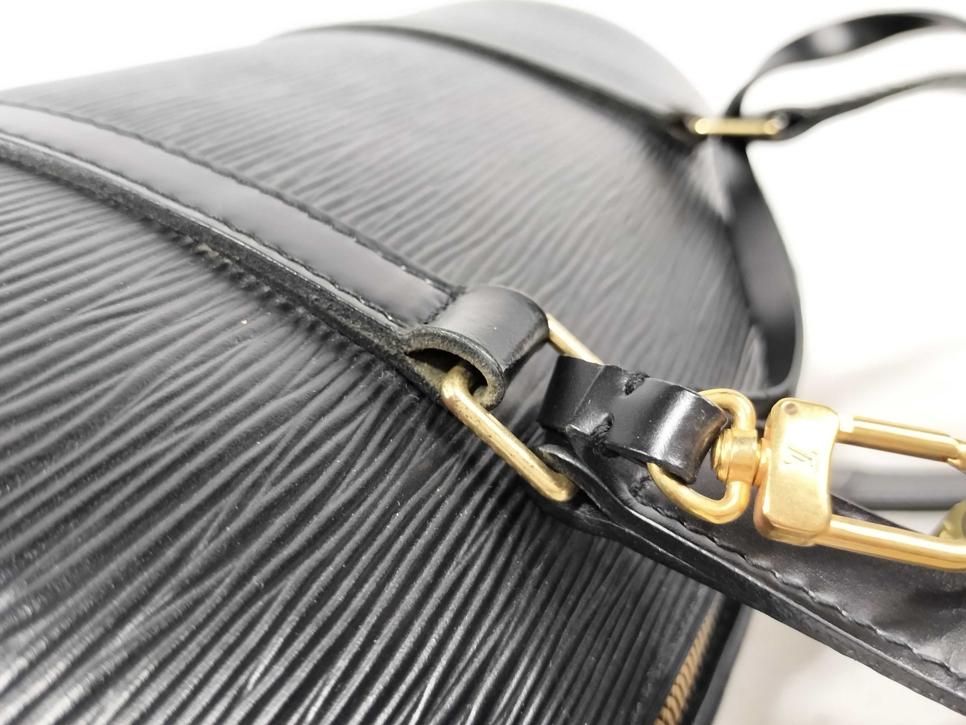 LOUIS VUITTON M52222 Epi LV Shoulder Bag