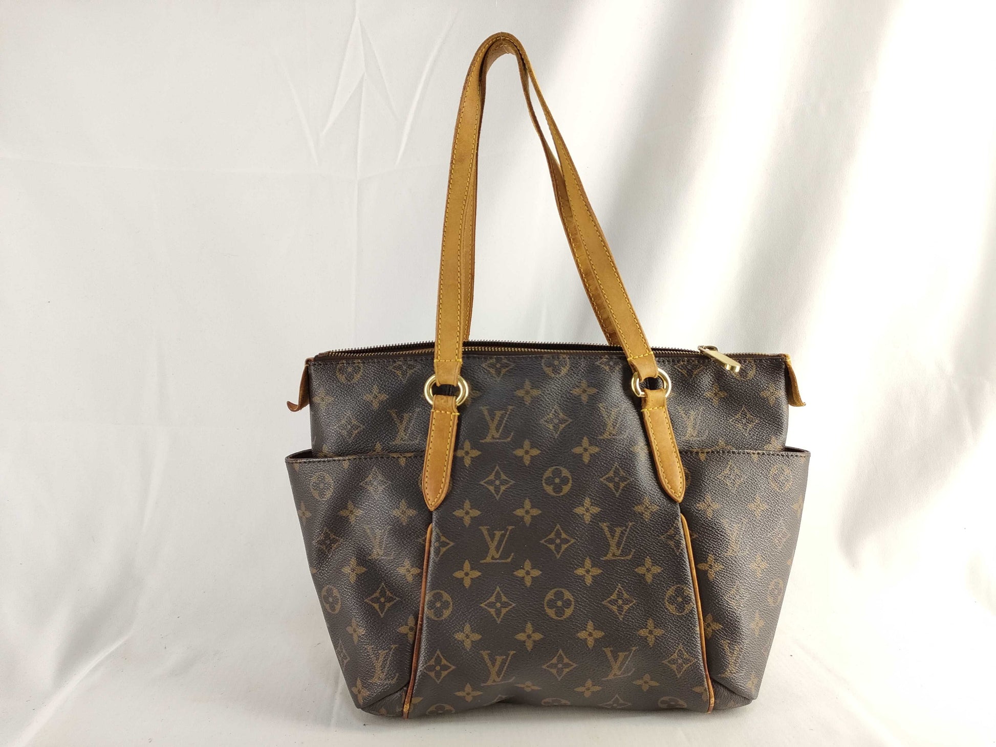 LOUIS VUITTON Monogram LV Totally Tote Bag