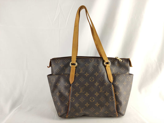 LOUIS VUITTON Monogram LV Totally Tote Bag
