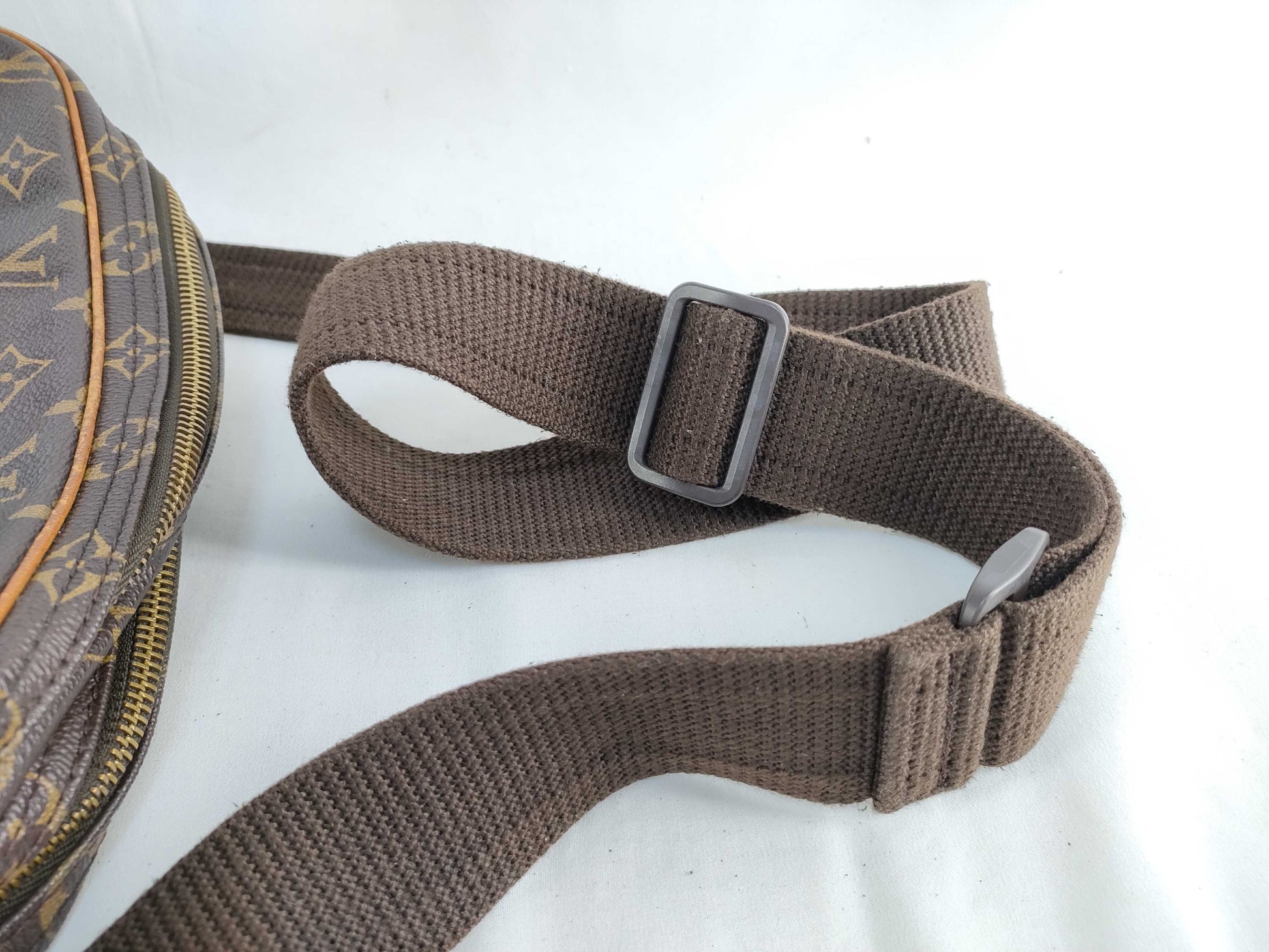 LOUIS VUITTON Monogram LV Reporter Shoulder Bag