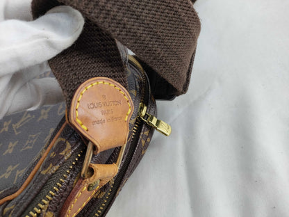 LOUIS VUITTON Monogram LV Reporter Shoulder Bag