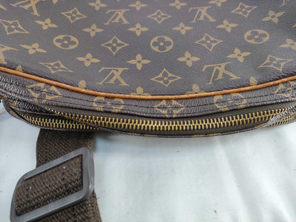 LOUIS VUITTON Monogram LV Reporter Shoulder Bag