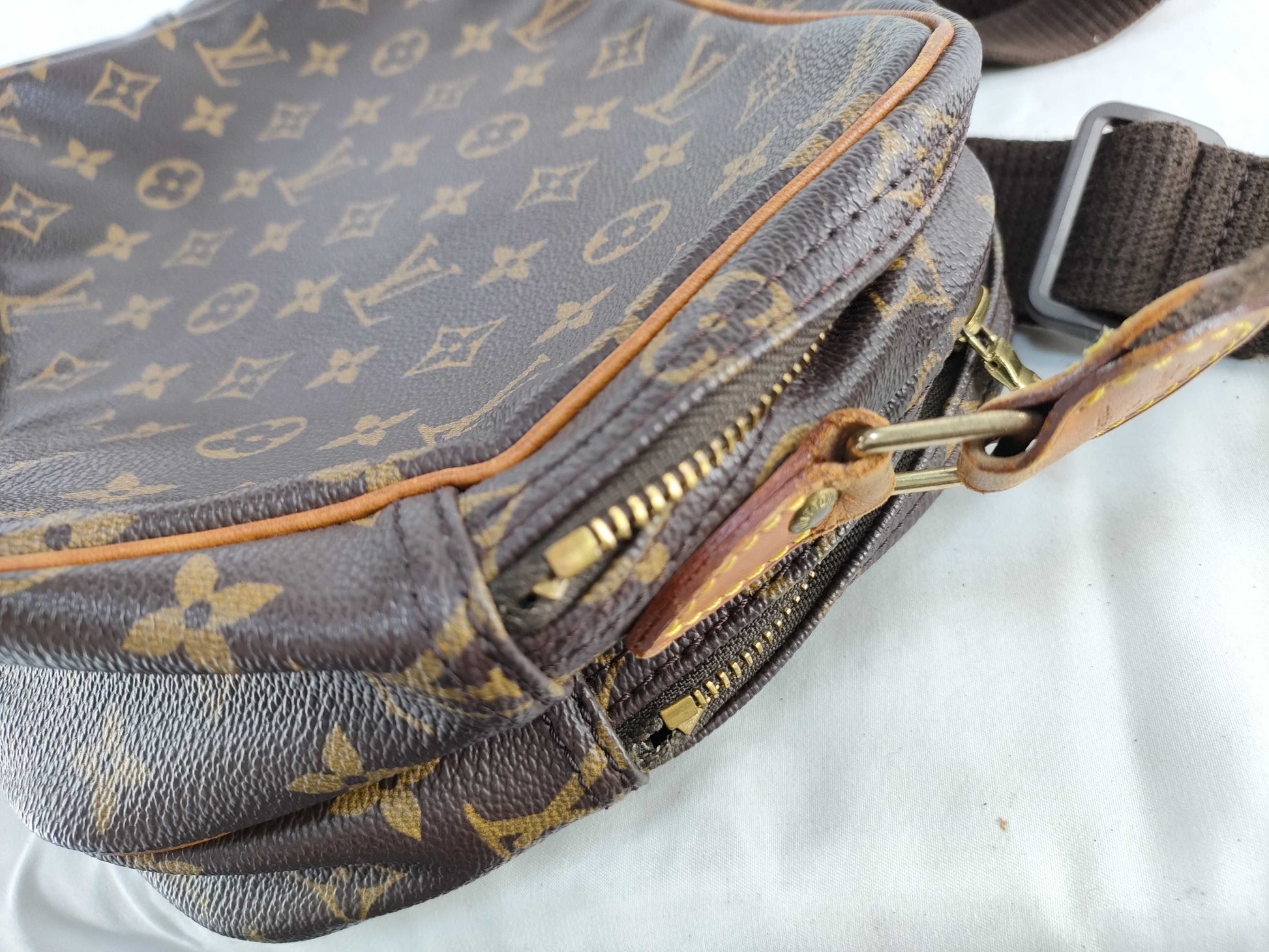 LOUIS VUITTON Monogram LV Reporter Shoulder Bag
