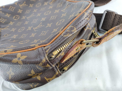 LOUIS VUITTON Monogram LV Reporter Shoulder Bag