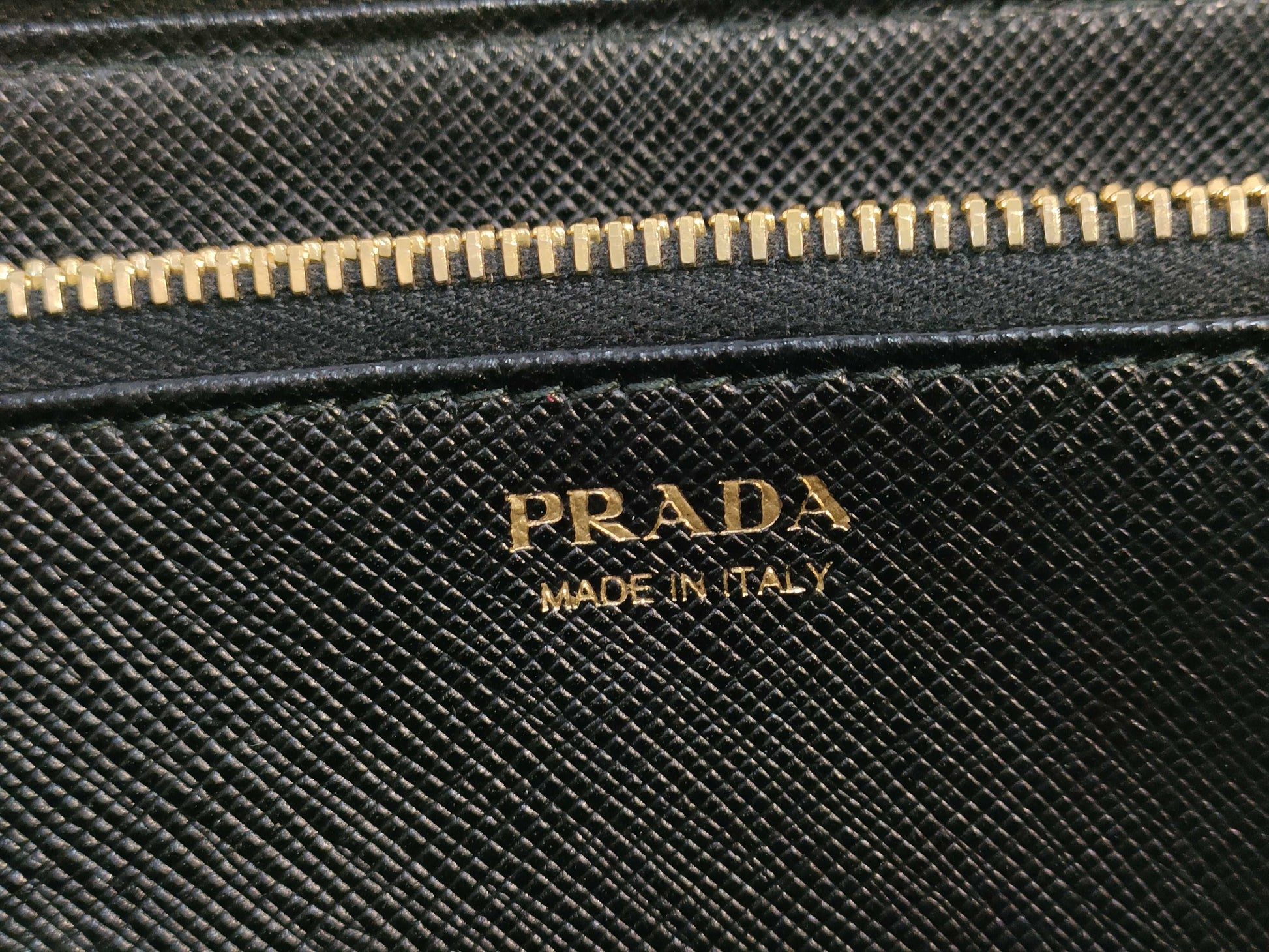 PRADA Prada long wallet with round zipper, black