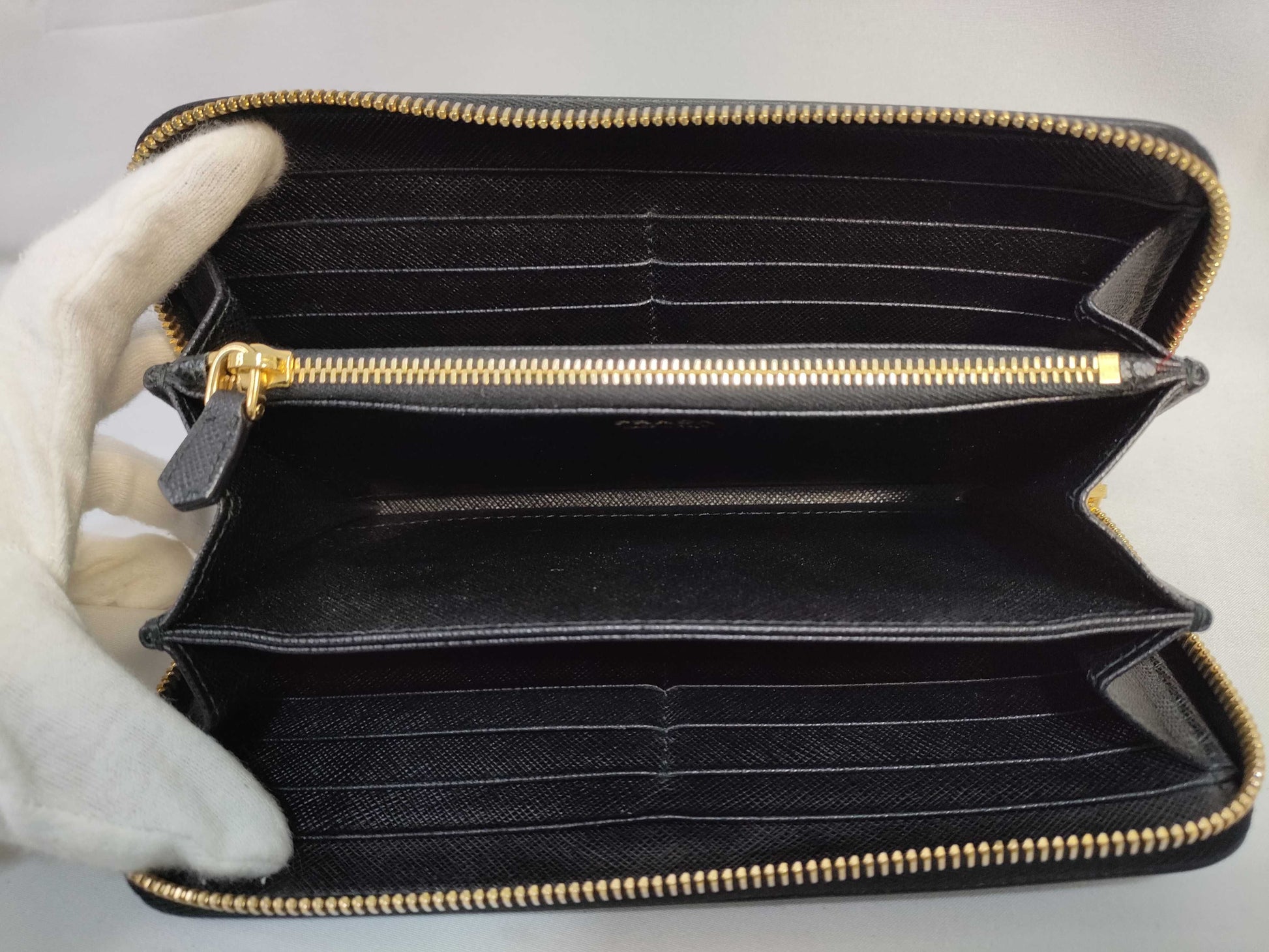 PRADA Prada long wallet with round zipper, black