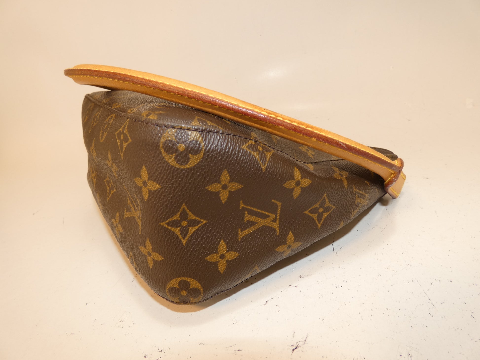 LOUIS VUITTON Looping MM Monogram Hand One-Shoulder Shoulder Bag