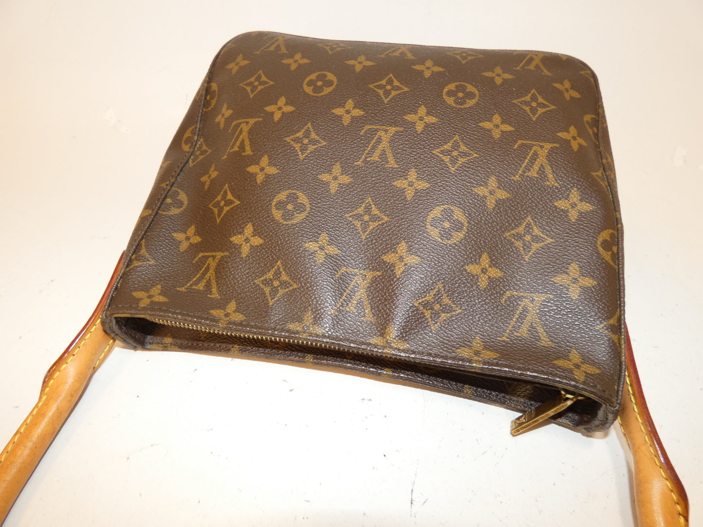 LOUIS VUITTON Looping MM Monogram Hand One-Shoulder Shoulder Bag