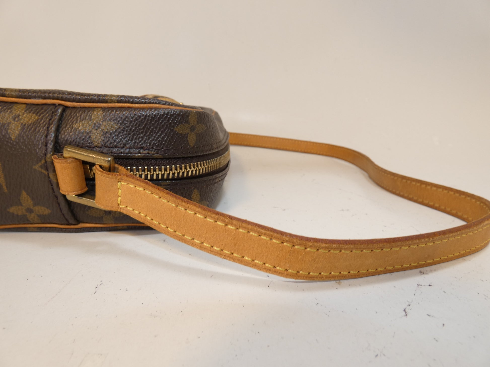 LOUIS VUITTON Pochette Cite Monogram One-Hand One-Shoulder Shoulder Bag