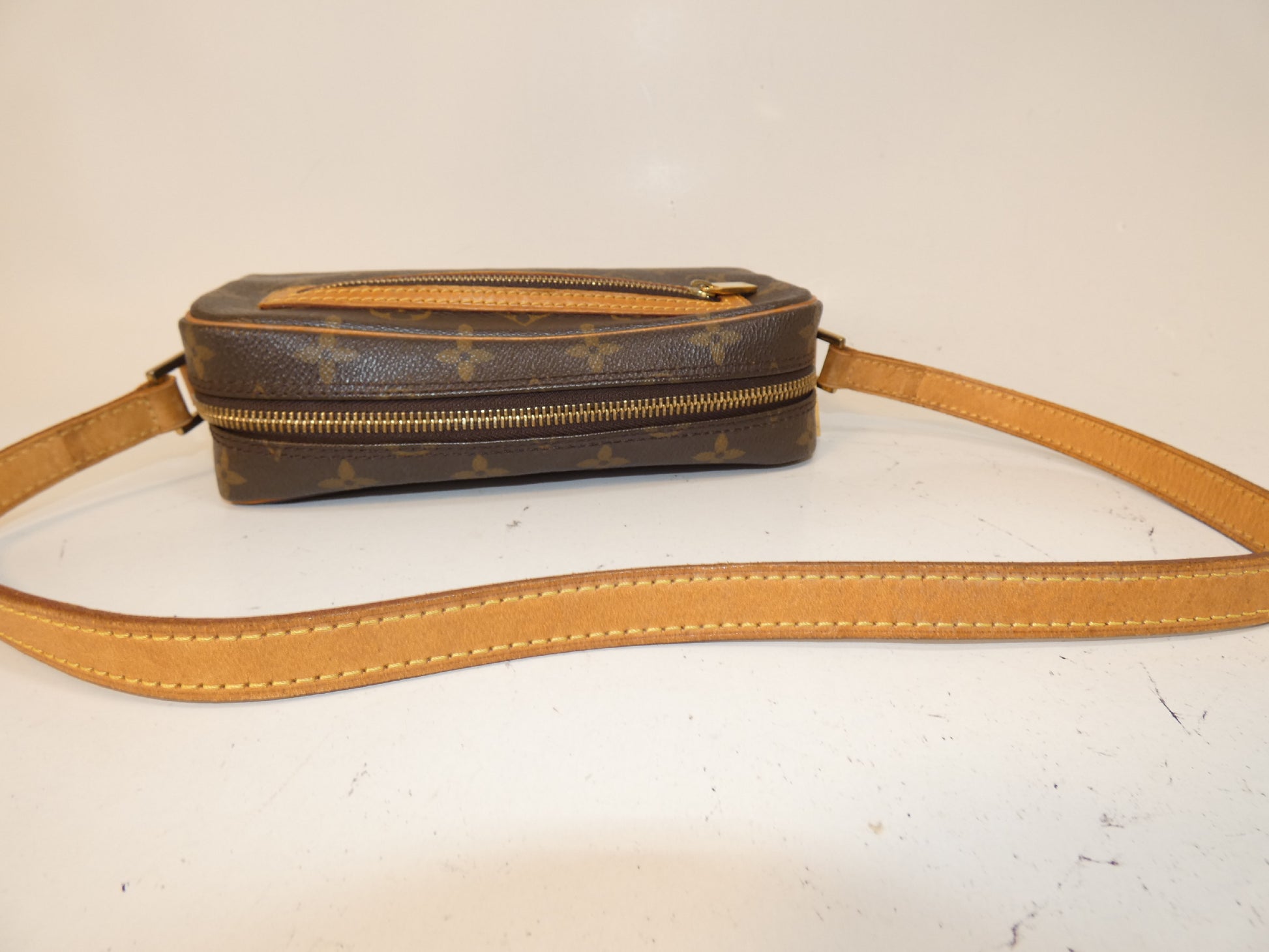 LOUIS VUITTON Pochette Cite Monogram One-Hand One-Shoulder Shoulder Bag