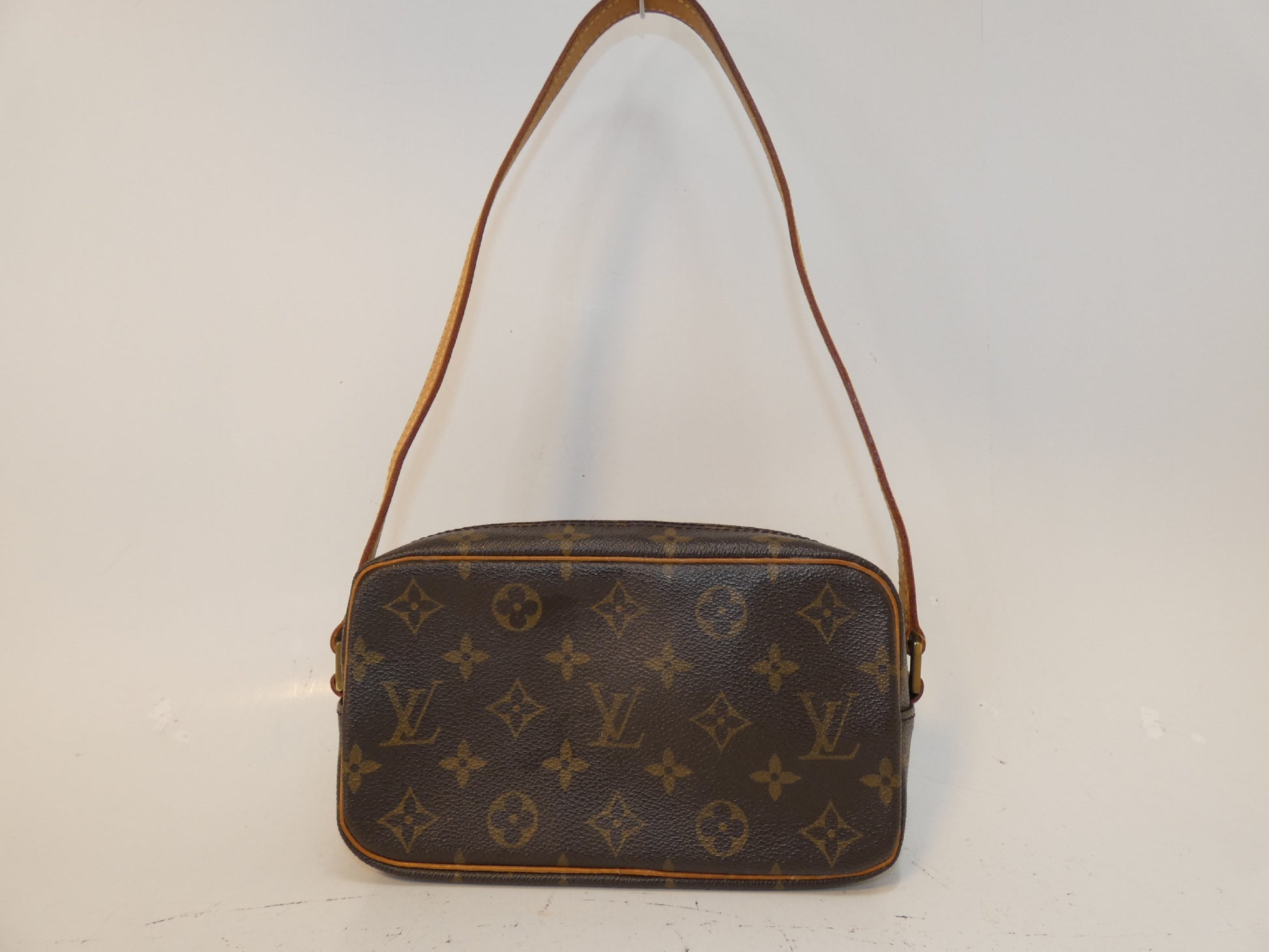 LOUIS VUITTON Pochette Cite Monogram One-Hand One-Shoulder Shoulder Bag