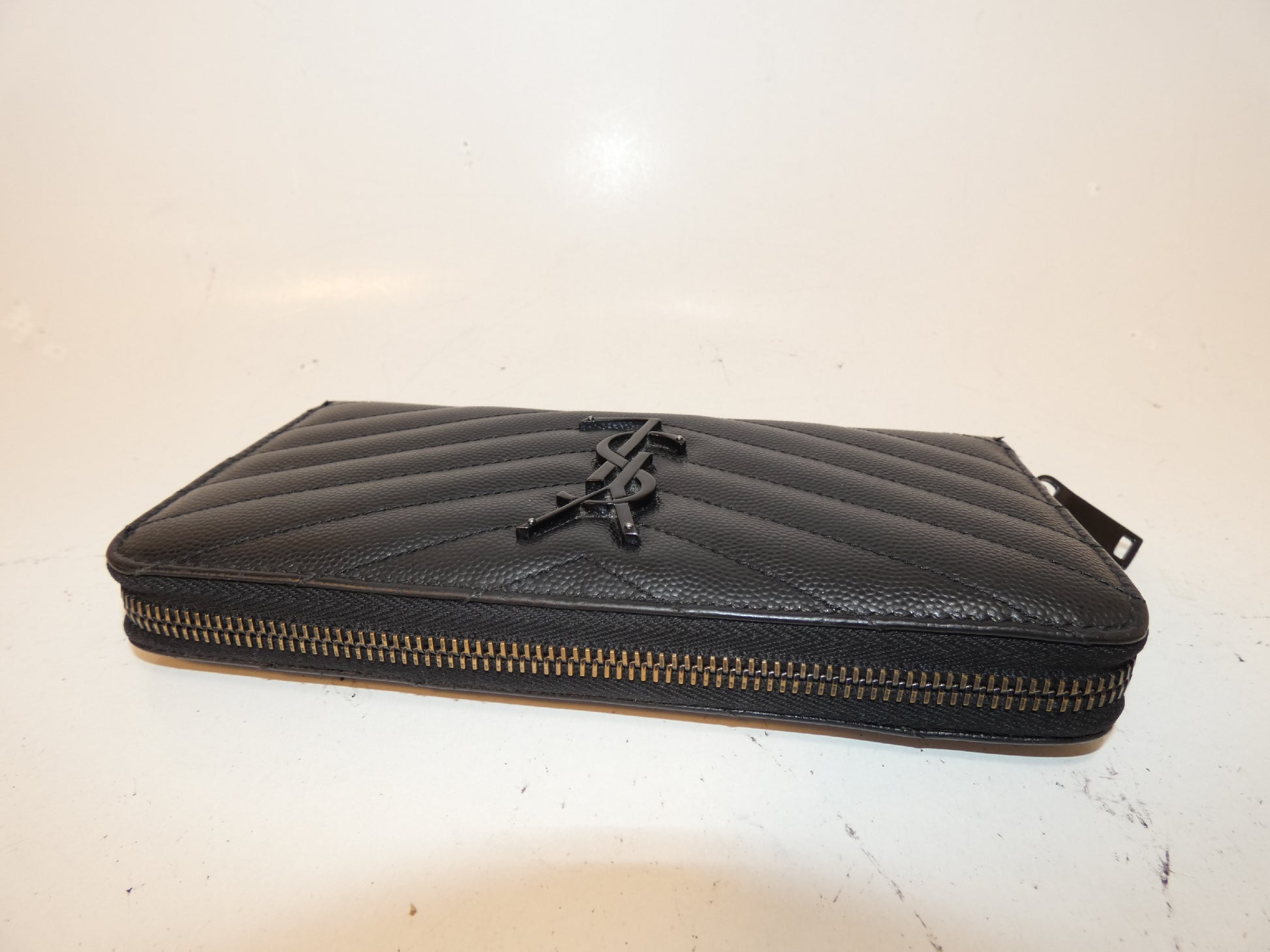 Yves Saint Laurent Front Logo V-Stitch Leather Black Round Zip Long Wallet
