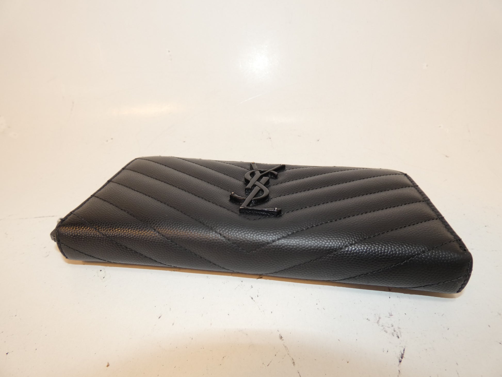 Yves Saint Laurent Front Logo V-Stitch Leather Black Round Zip Long Wallet