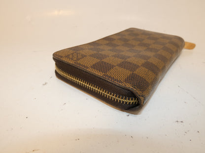 LOUIS VUITTON Damier Zippy Long Wallet