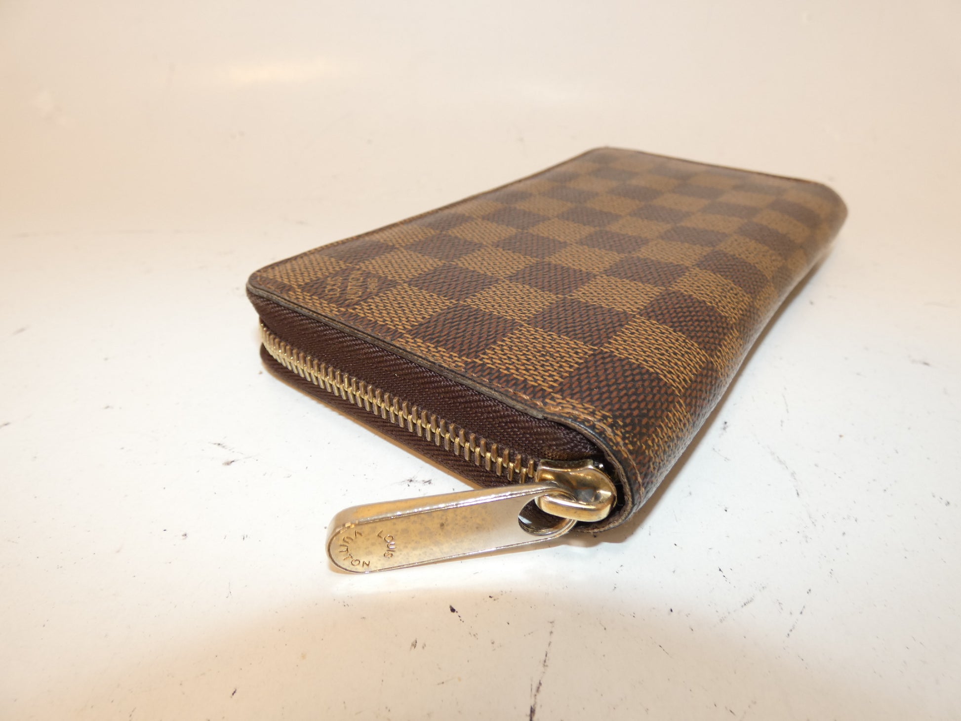 LOUIS VUITTON Damier Zippy Long Wallet