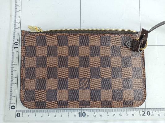 LOUIS VUITTON Damier Neverfull Pouch
