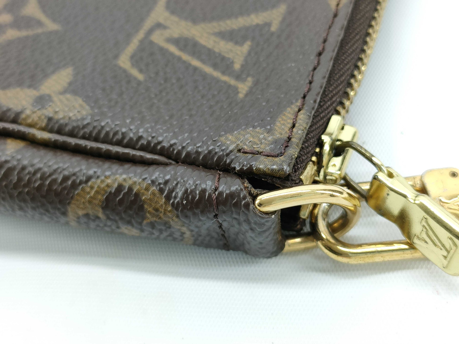 LOUIS VUITTON M51980 Monogram Louis Vuitton Pochette Accessoires Monogram M51980 VI1929 Handbag
