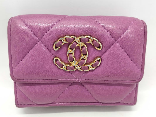 CHANEL Compact Wallet Chanel 19 Purple Lambskin with Disneuf Gold Hardware, 30 Series