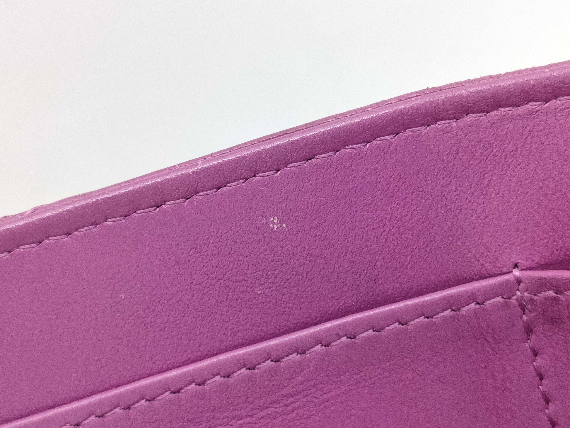 CHANEL Compact Wallet Chanel 19 Purple Lambskin with Disneuf Gold Hardware, 30 Series