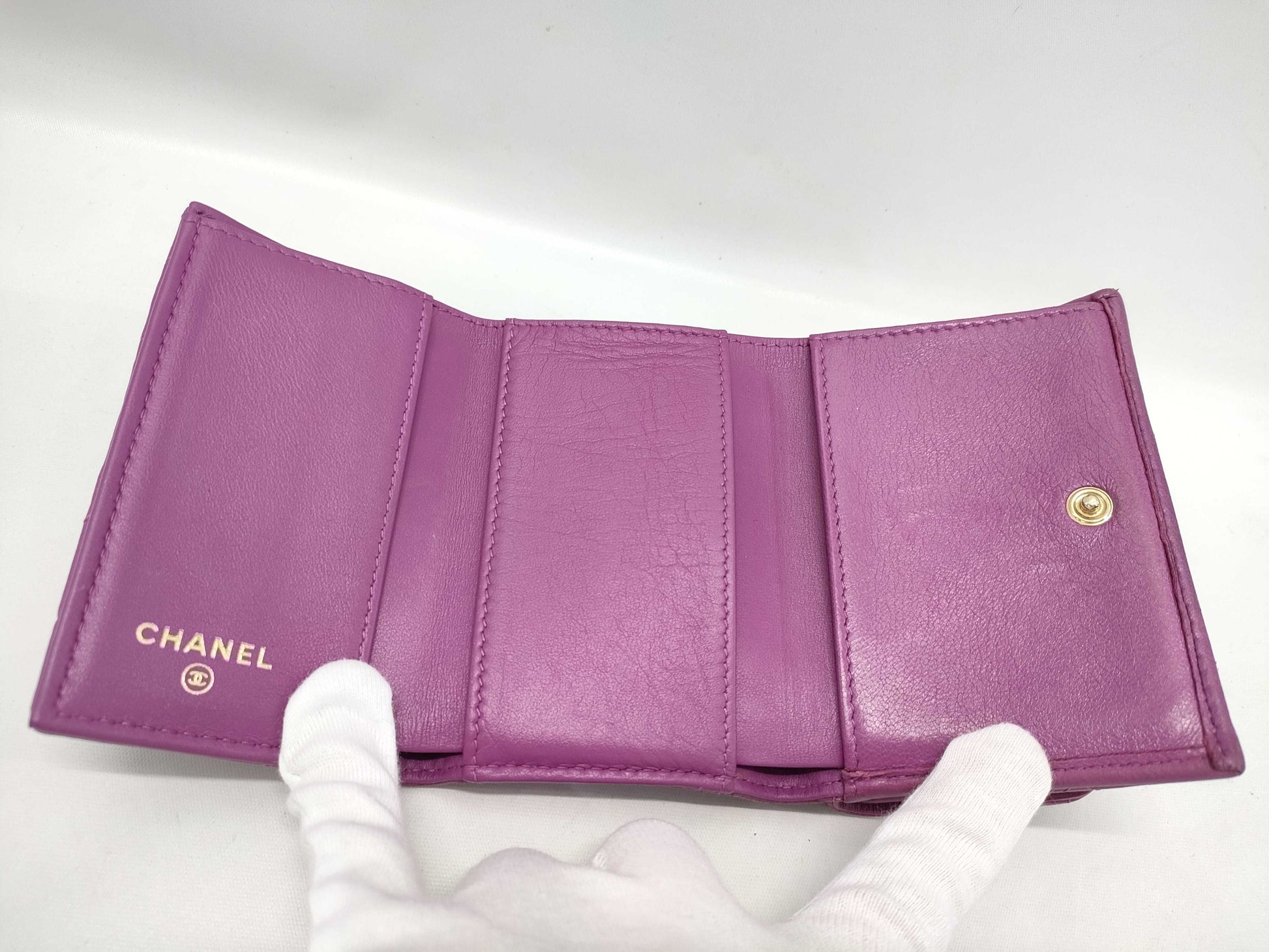 CHANEL Compact Wallet Chanel 19 Purple Lambskin with Disneuf Gold Hardware, 30 Series