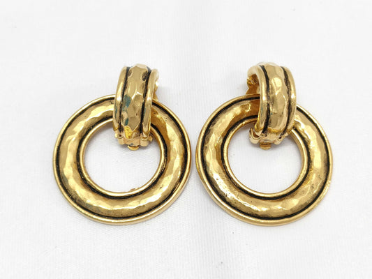CHANEL Round Earrings with Rice