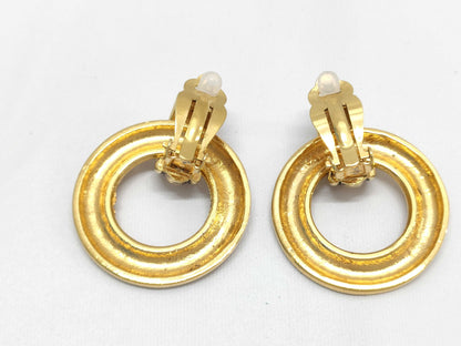 CHANEL Round Earrings with Rice