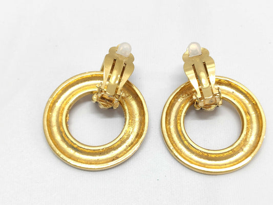 CHANEL Round Earrings with Rice
