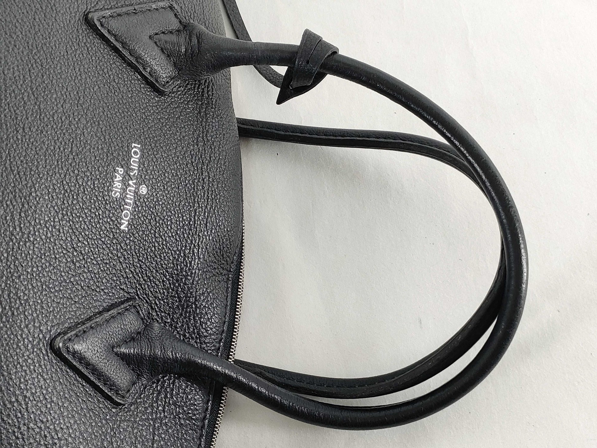 LOUIS VUITTON M94592 Parnassus Lockit MM M94592 AH2114 Black Handbag