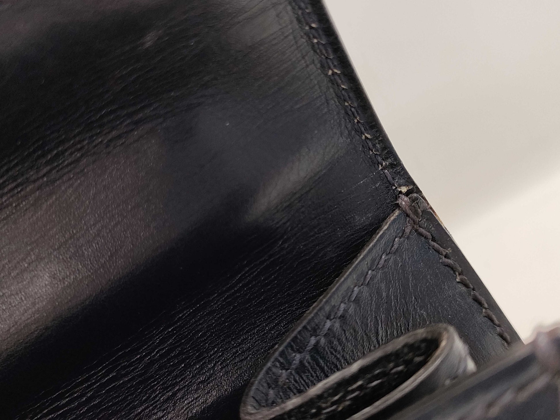 HERMES Kelly 28 Handbag with Outside Stitching, Crinoline, and Gold Hardware