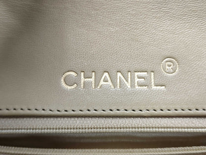 CHANEL Matelasse Shoulder Bag in Beige Lambskin