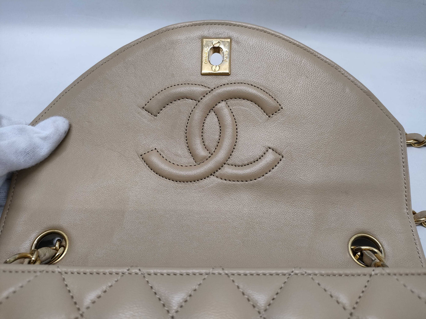 CHANEL Matelasse Shoulder Bag in Beige Lambskin
